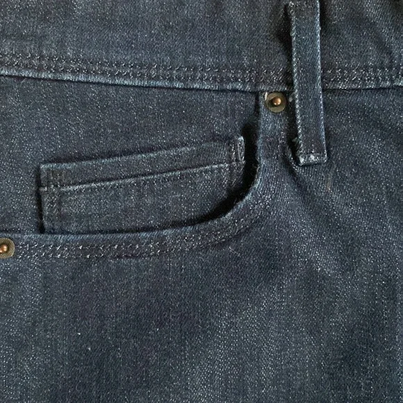 Levi’s Dark Denim Mid Rise Shorts sz 4 - Picture 3 of 6